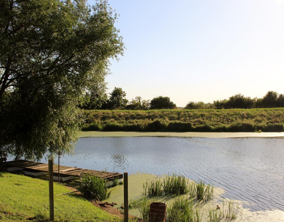 Waterside Escapes Apartment Dogdyke Bagian luar foto
